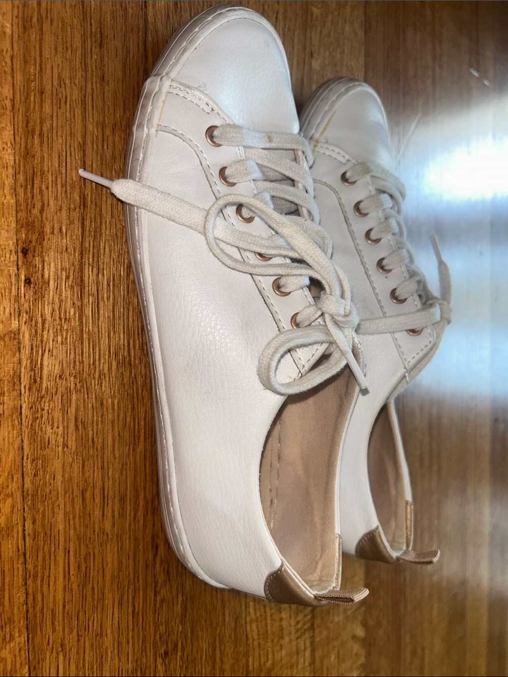 GAP White Women's Low-Top Lace-Up Sneakers size 7